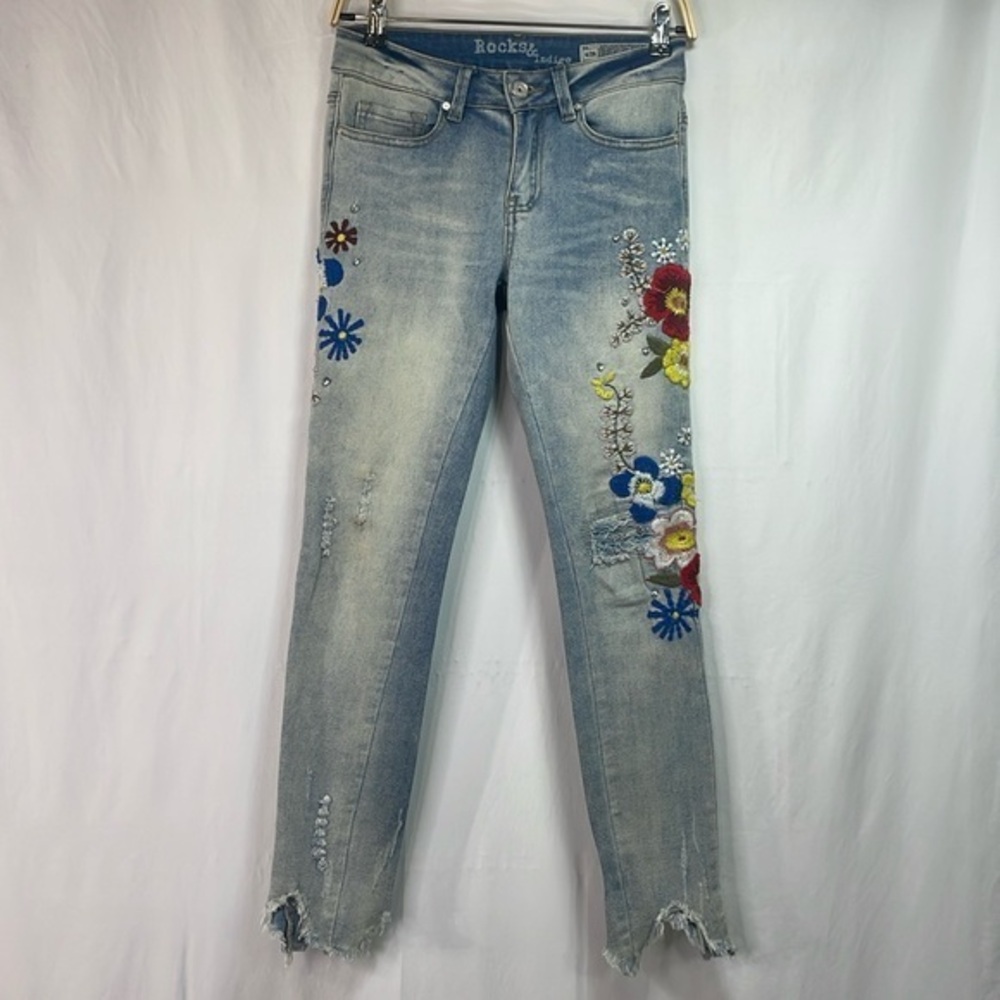 🪼 Rocks  & Indigo floral embroidery and rhinestone, distressed jeans,